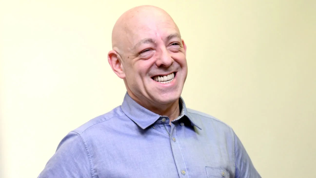 CCXP26 confirma presença de Brian Michael Bendis, cocriador de Miles Morales e roteirista de "Ultimate Spider-Man”