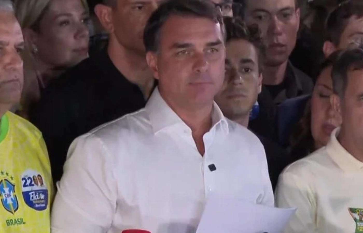 Flávio Bolsonaro anuncia pedido de anulação das eleições após derrota para Lula e questiona decisão judicial sobre horário de votação