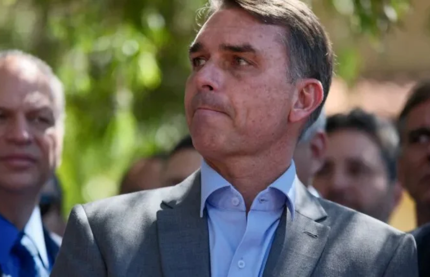 Flávio se declara presidente eleito em carta
